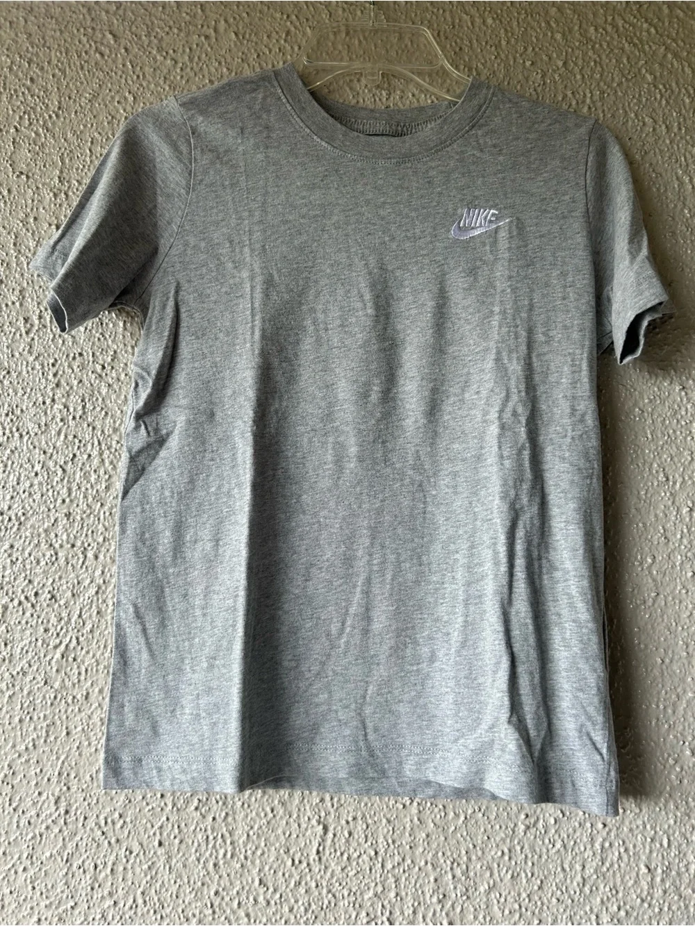 Nike Gray Short Sleeve Crew Tee with small Logo boys large like new